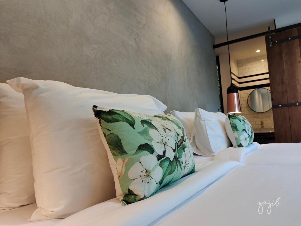 Gajib Hotel